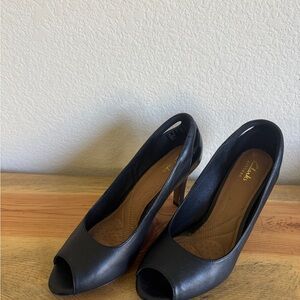 Clarks Peep-Toe Heels – Black